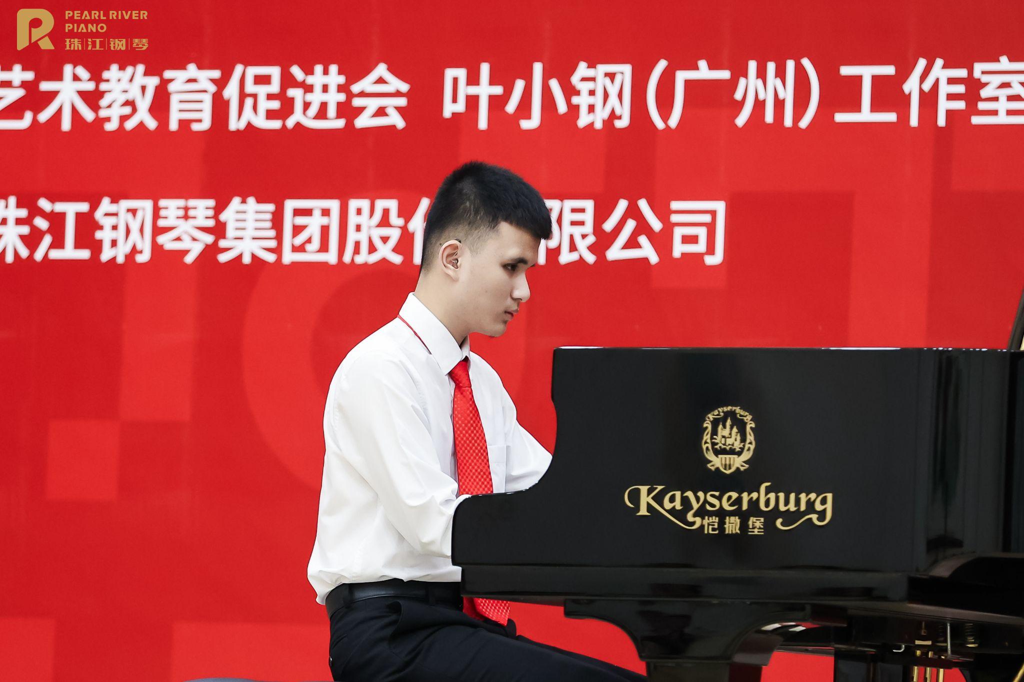 Bùi Quang Khánh là thí sinh đại diện Việt Nam tham gia Bảng Bán Chuyên nghiệp dành cho Thiếu niên tại Kayserburg International Youth Piano Competition 2023